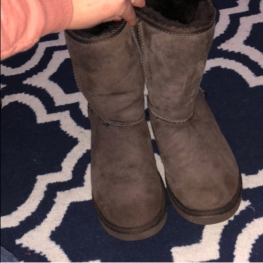 Short brown uggs